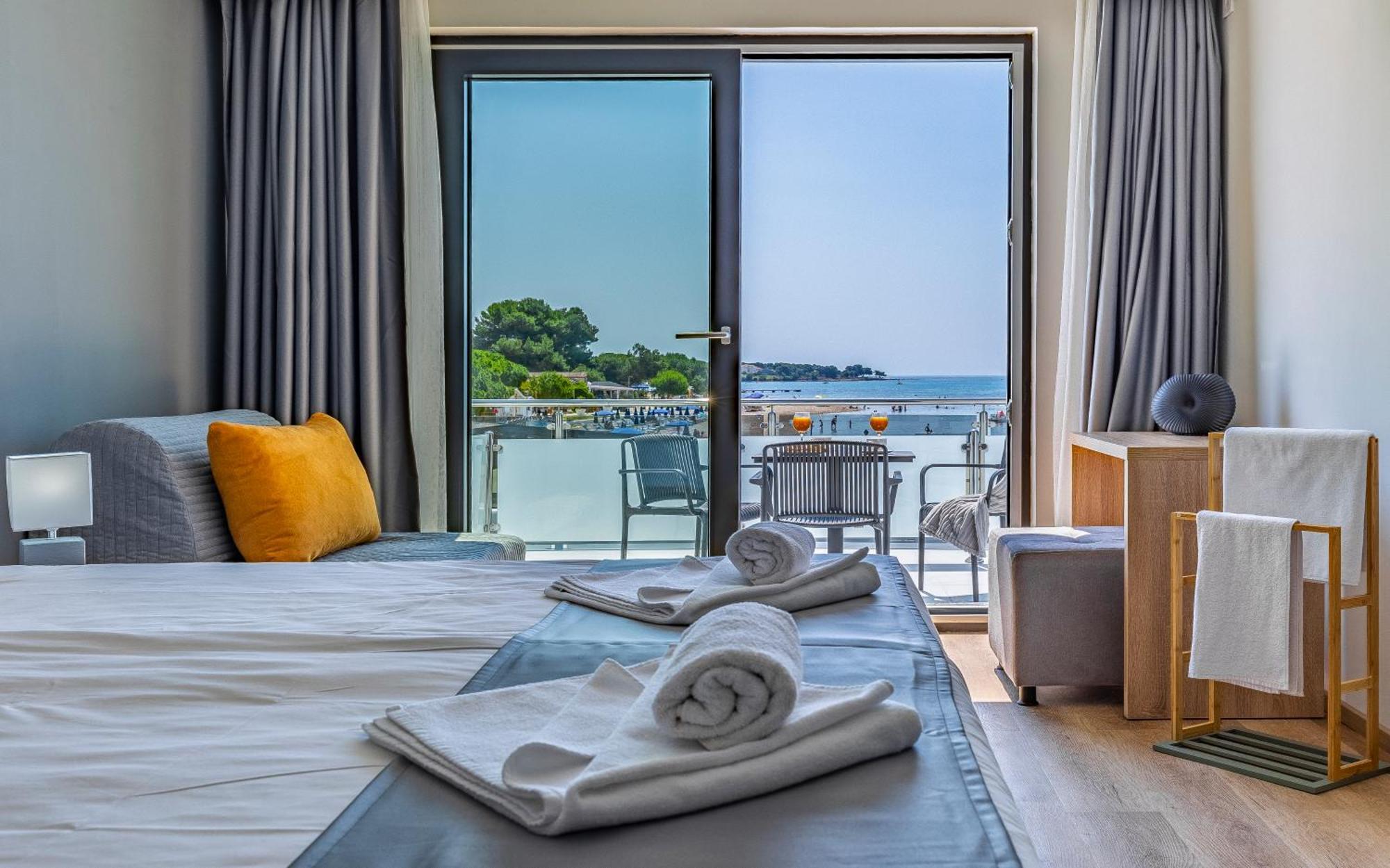 Hotel Koral Медулин Экстерьер фото
