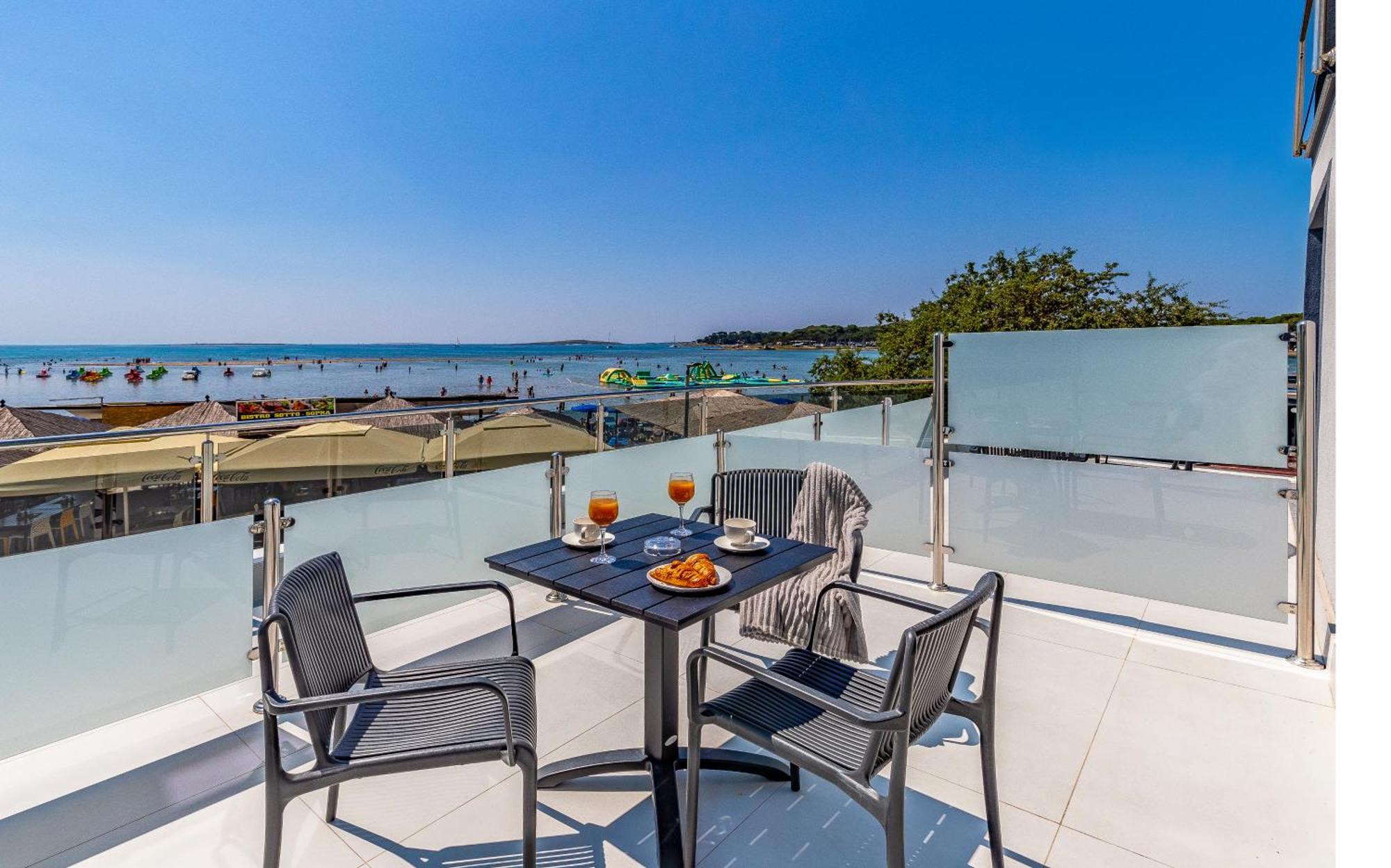 Hotel Koral Медулин Экстерьер фото