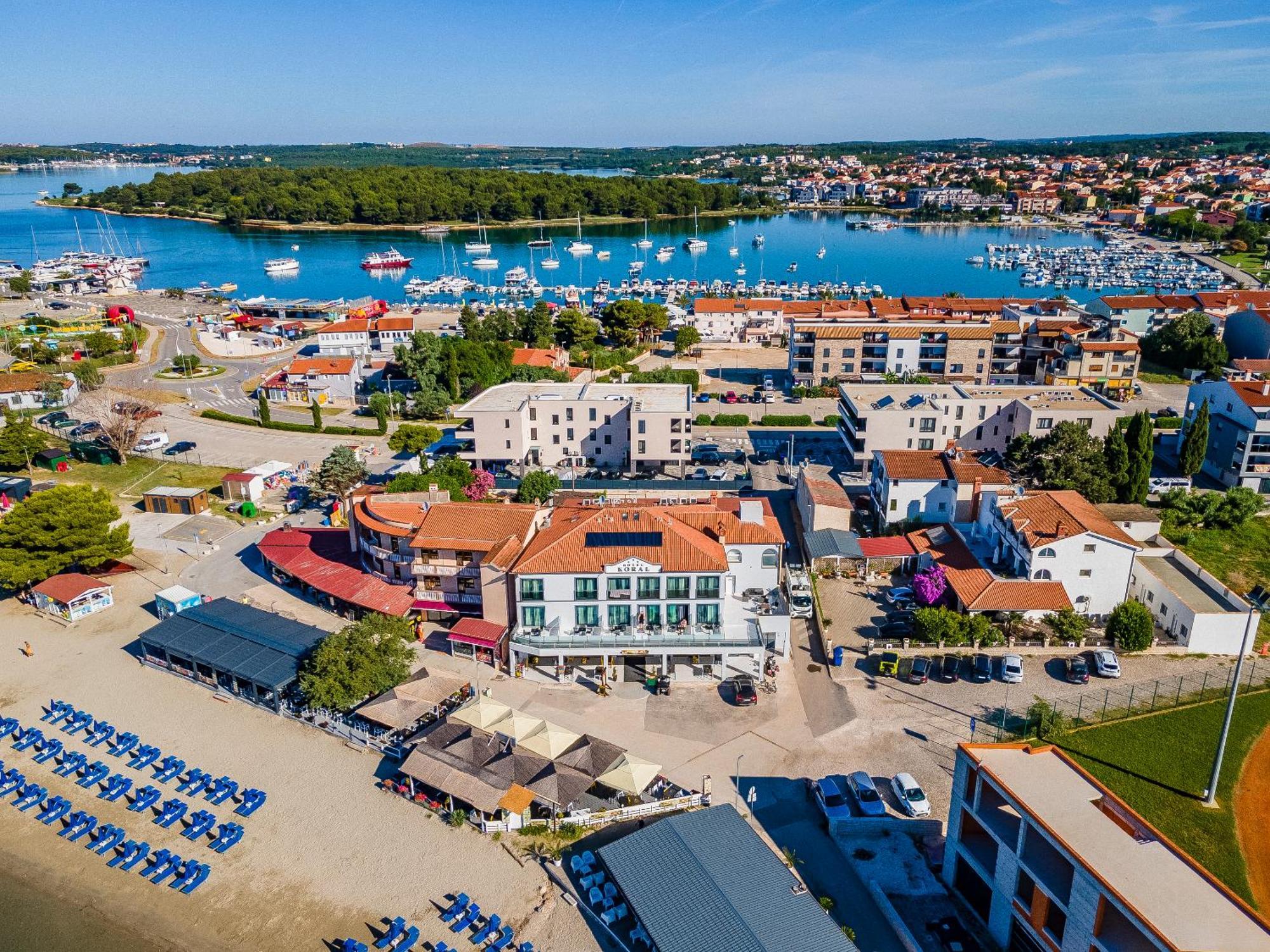 Hotel Koral Медулин Экстерьер фото