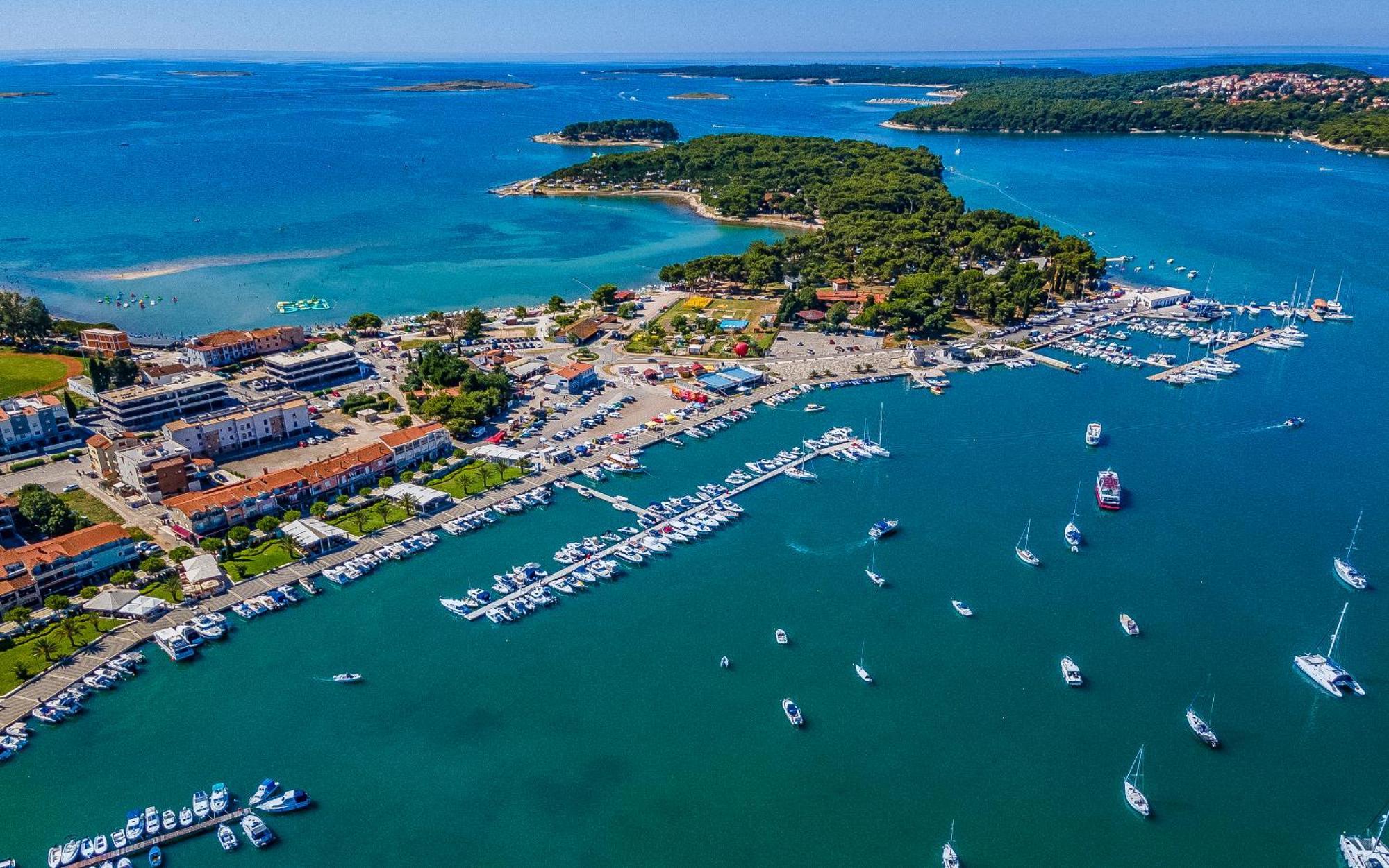 Hotel Koral Медулин Экстерьер фото